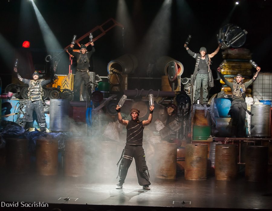 Actuación del grupo de percusión Toom Park en el Teatro José María Rodero de Torrejón de Ardoz.