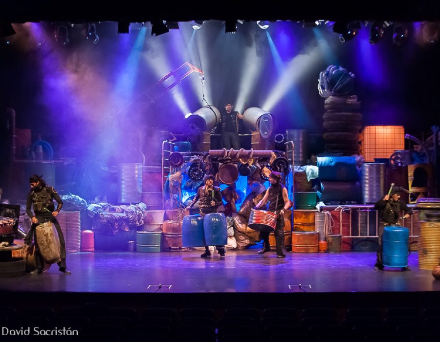 Actuación del grupo de percusión Toom Park en el Teatro José María Rodero de Torrejón de Ardoz.