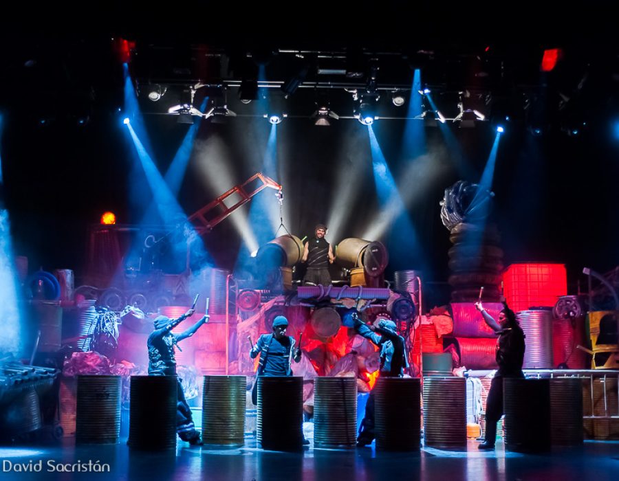 Actuación del grupo de percusión Toom Park en el Teatro José María Rodero de Torrejón de Ardoz.